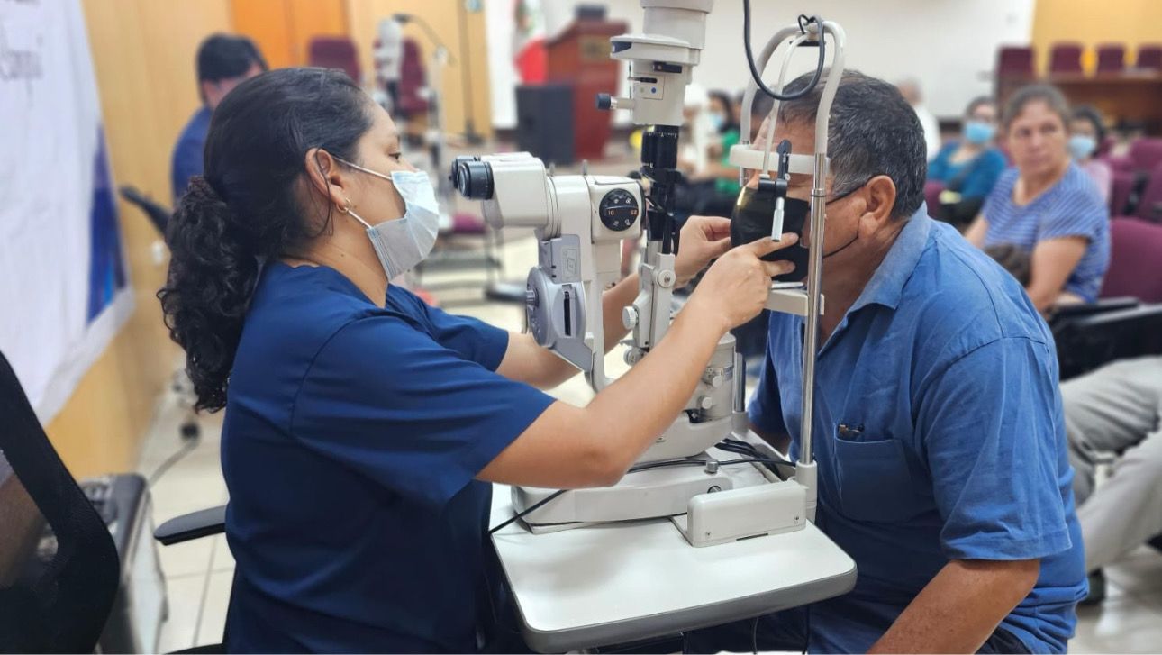 Minsa atendió a 250 personas en gran campaña de prevención del síndrome del ojo seco