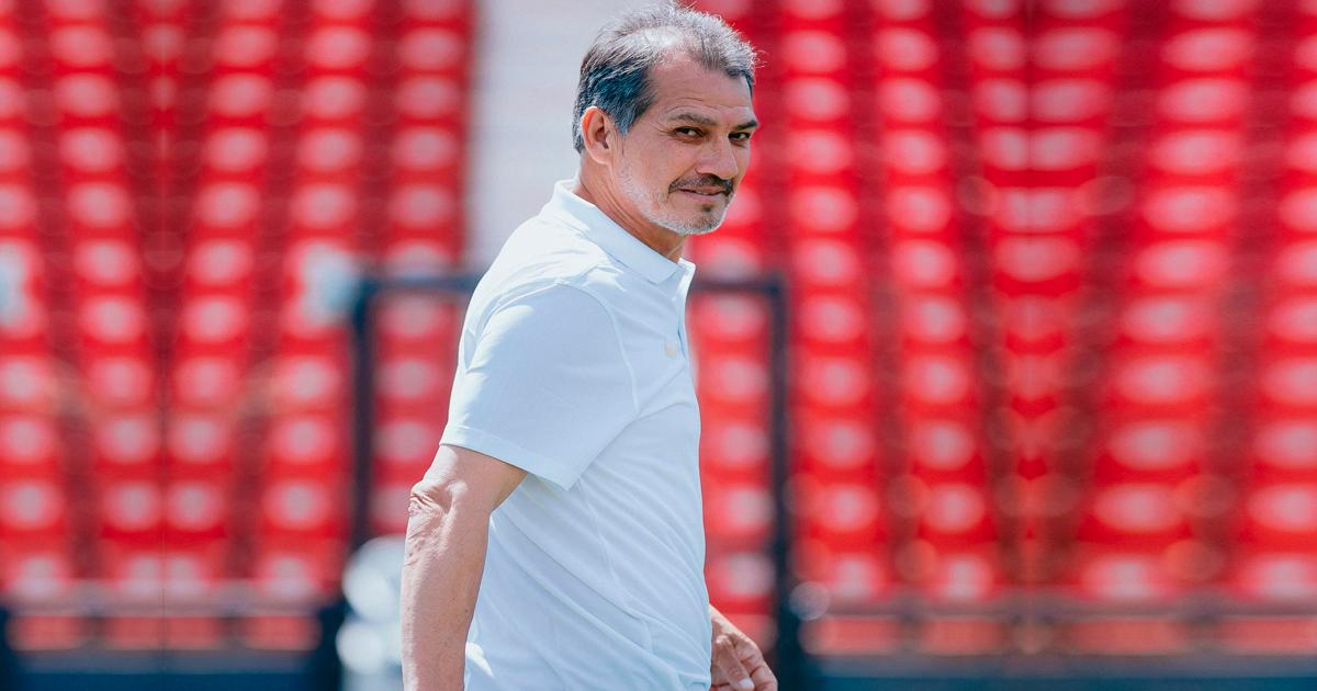 Navarro: «¿Quién se va a responsabilizar si hay una tragedia con un equipo de fútbol?»