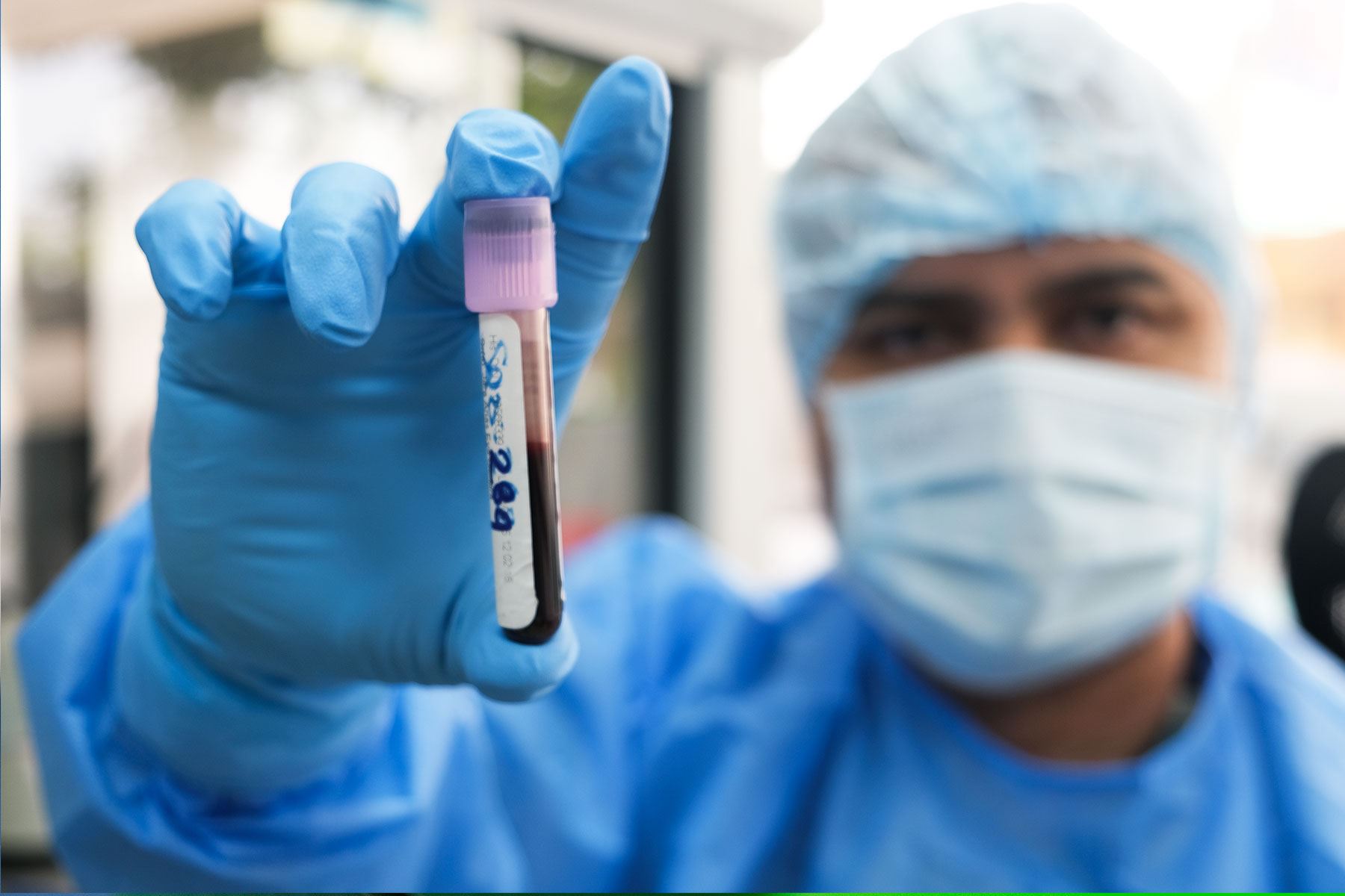 Médicos peruanos realizan análisis avanzado del ADN para predecir riesgo de cáncer