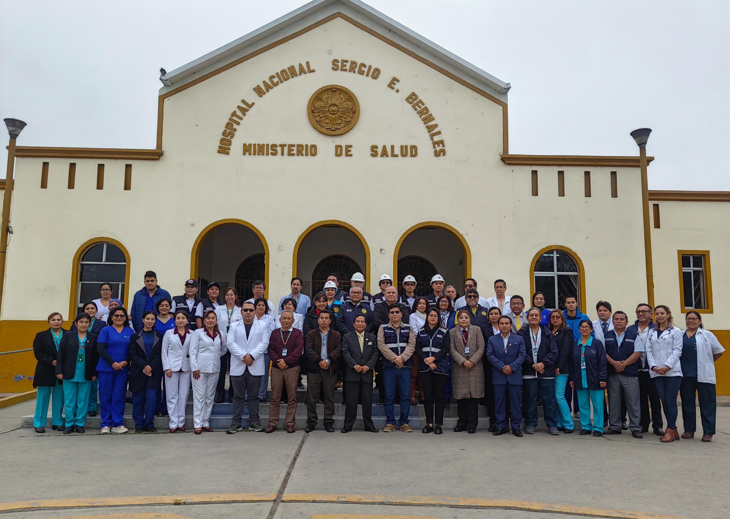 Hospital Nacional Sergio E. Bernales realiza con éxito reimplante de mano y marca un hito en cirugía reconstructiva