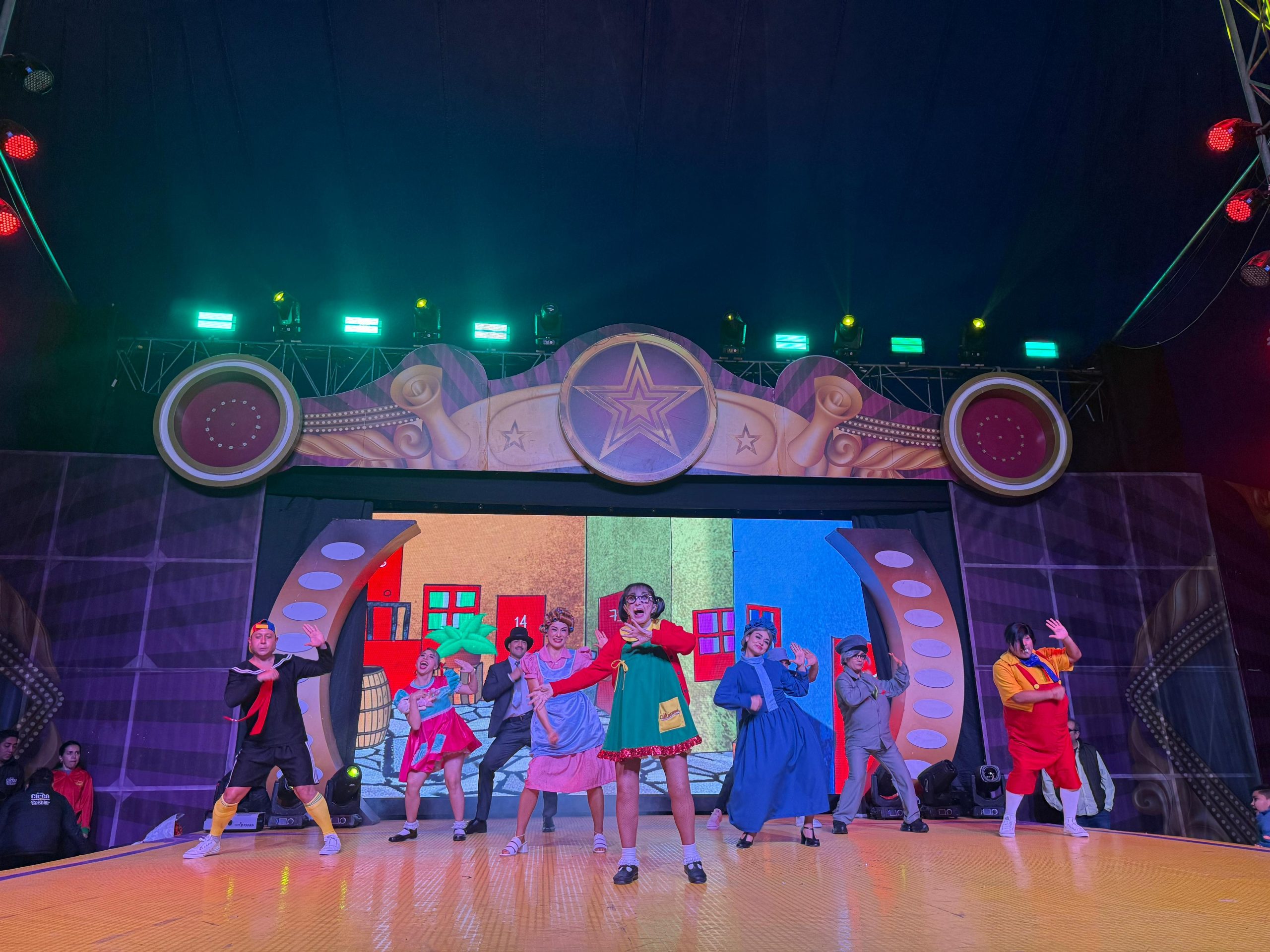 La Chilindrina: Actriz que le da vida en bioserie de Chespirito, se hizo presente en el debut del circo de la ¨Chili¨