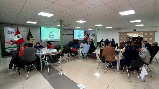 Se capacita a más de 200 profesionales de la salud para reducir la ceguera por córnea