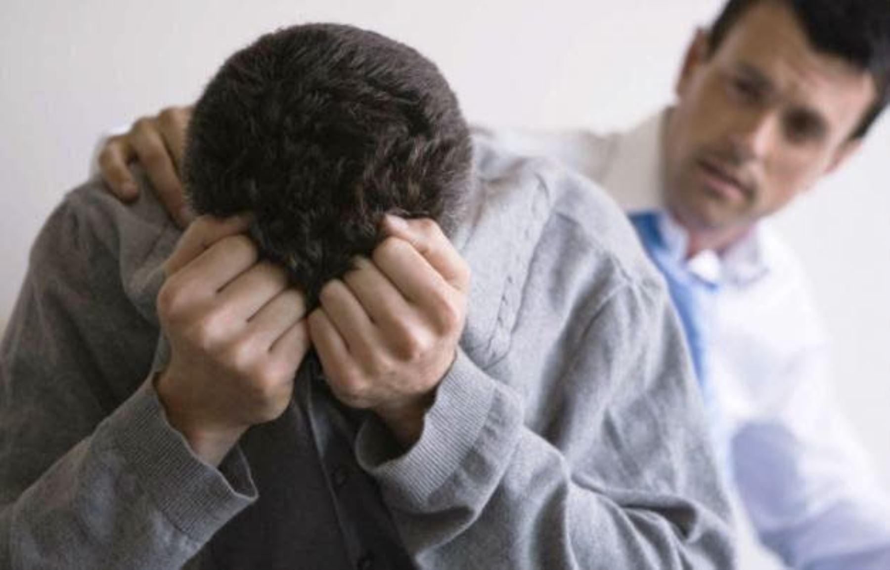 Aconsejan dejar que la tristeza fluya en Navidad para evitar depresión –