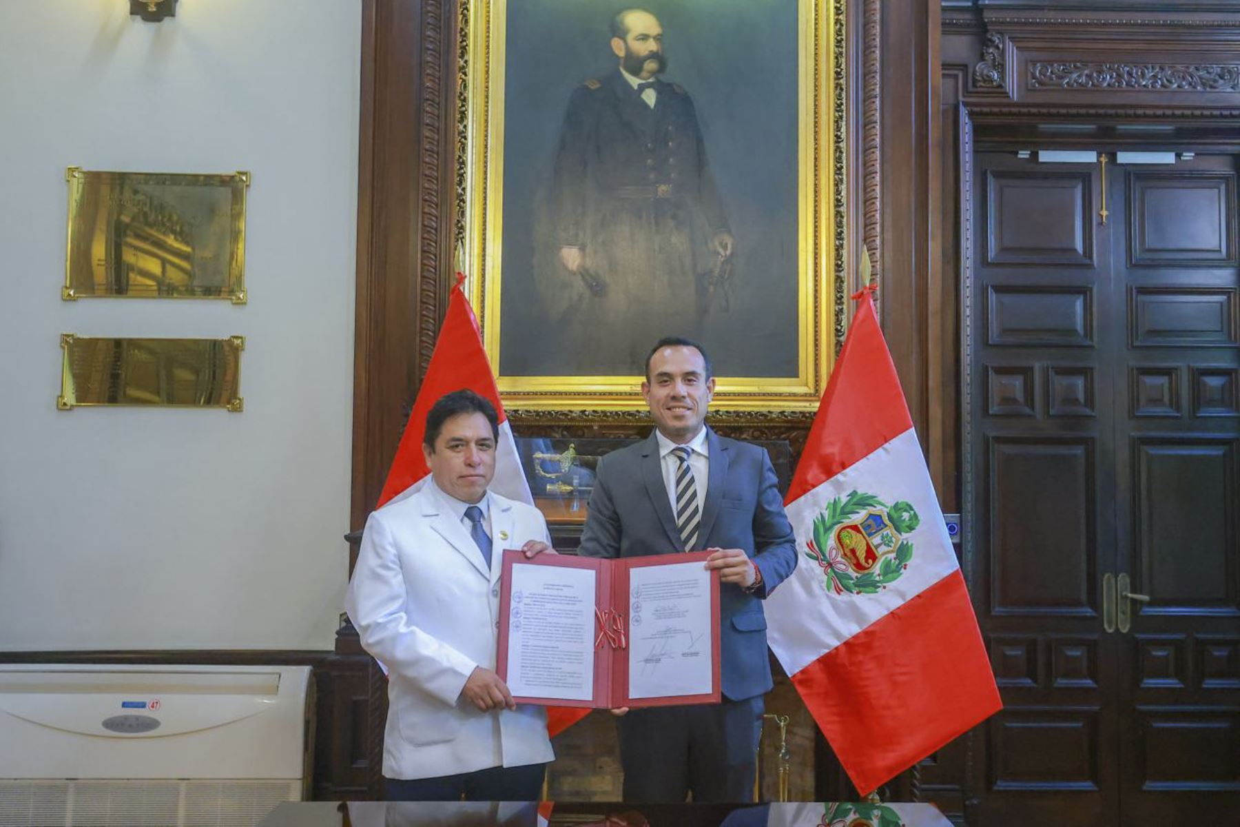 Jerí promulga ley que fortalecerá atención del INO –