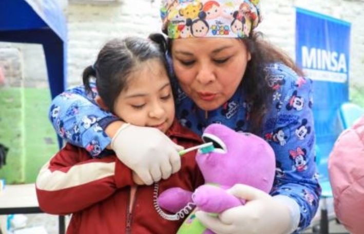 el 50% de niños peruanos con dientes de leche ya tiene caries –