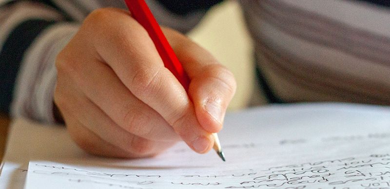 Escribir a mano podría convertirse en una herramienta para detectar el Alzheimer –