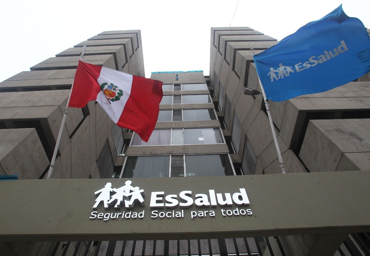 Nuevo presidente de EsSalud reconoce crisis hospitalaria y anuncia expulsión de corruptos –