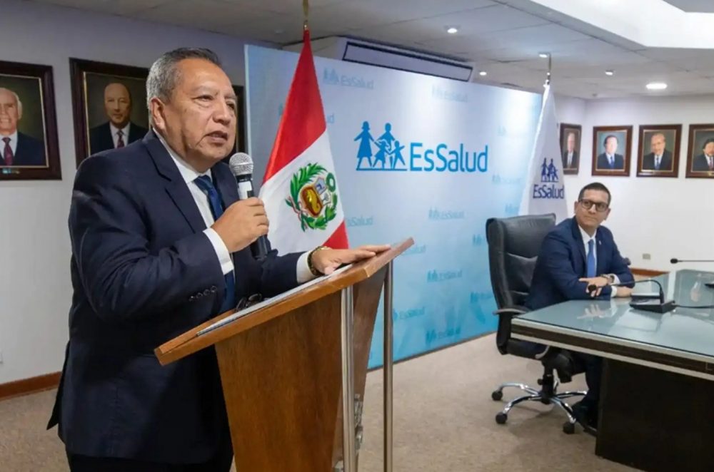El nuevo presidente de EsSalud anunció una reestructuración para agilizar los servicios –