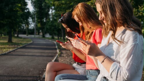 cómo el celular afecta tu postura y salud –